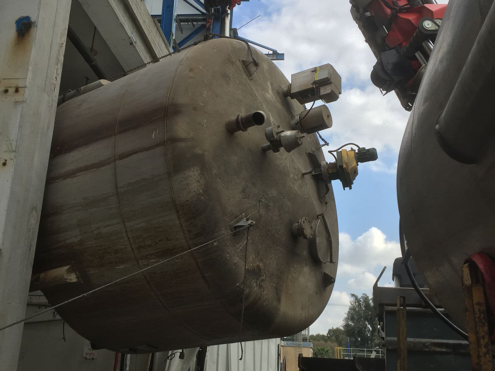 פירוק ציוד וצנרת תעשייתית