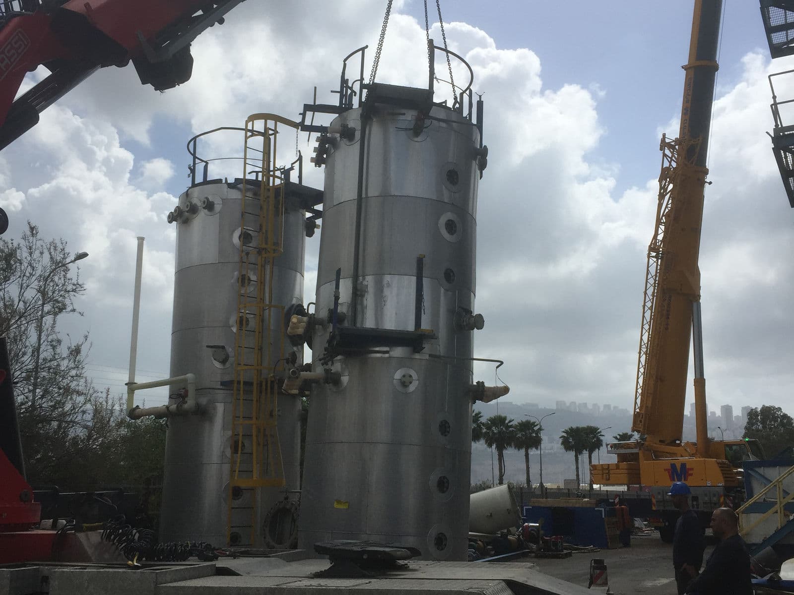 פירוק מתקנים בגובה עם ציוד מקצועי