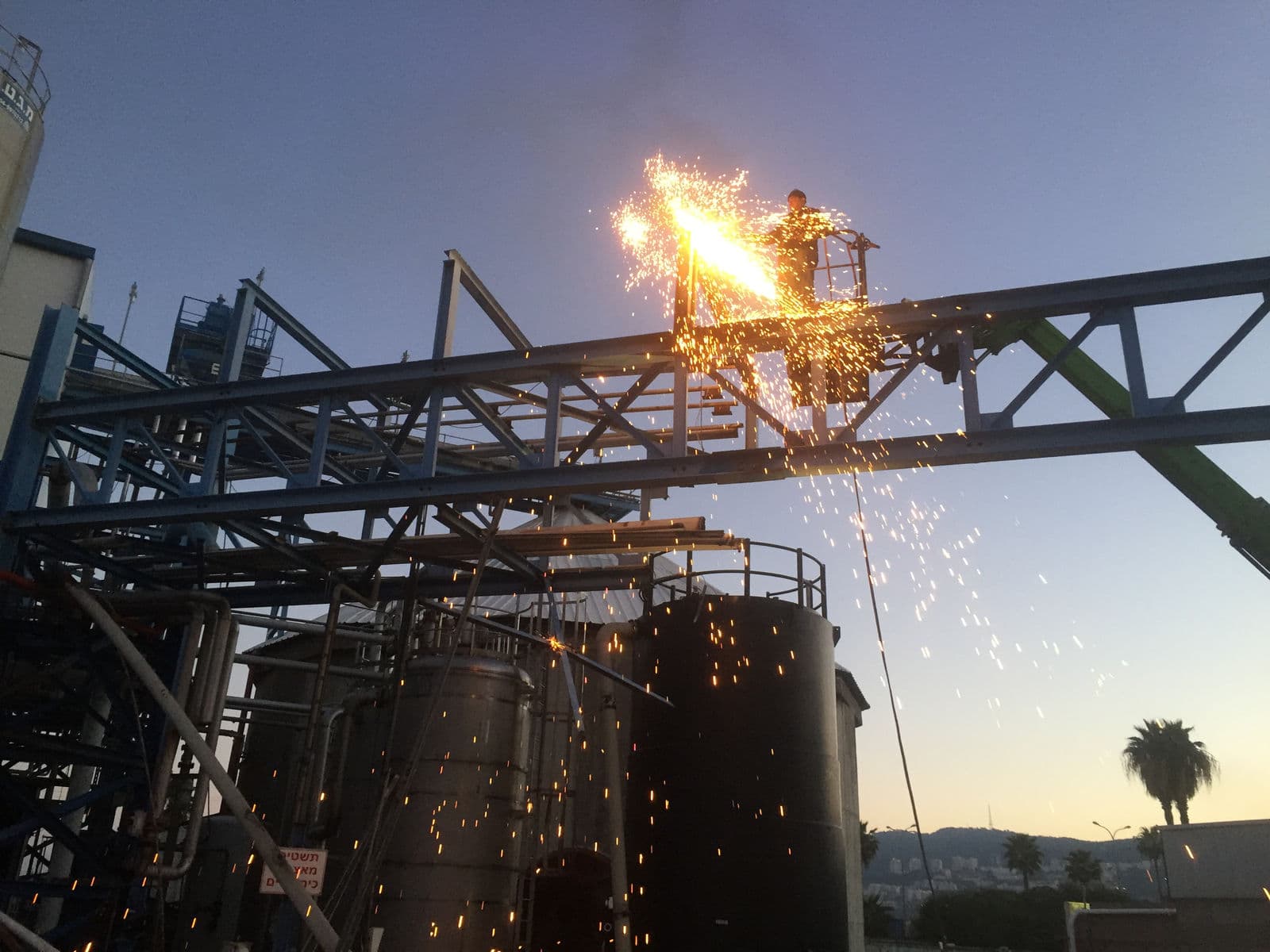 פינוי וניקוי שטח מפעל לאחר פירוק